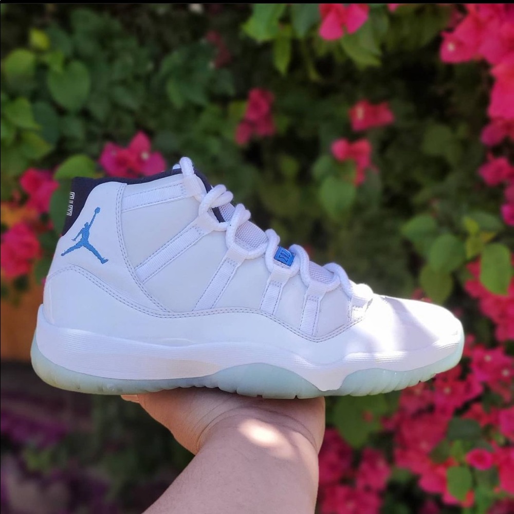 Jordan 11 Legend Blue